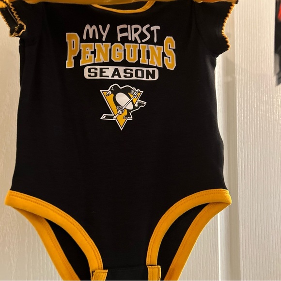Pittsburgh Penguins Bodysuit three-piece set size 18 months NHL NWT - Picture 5 of 8